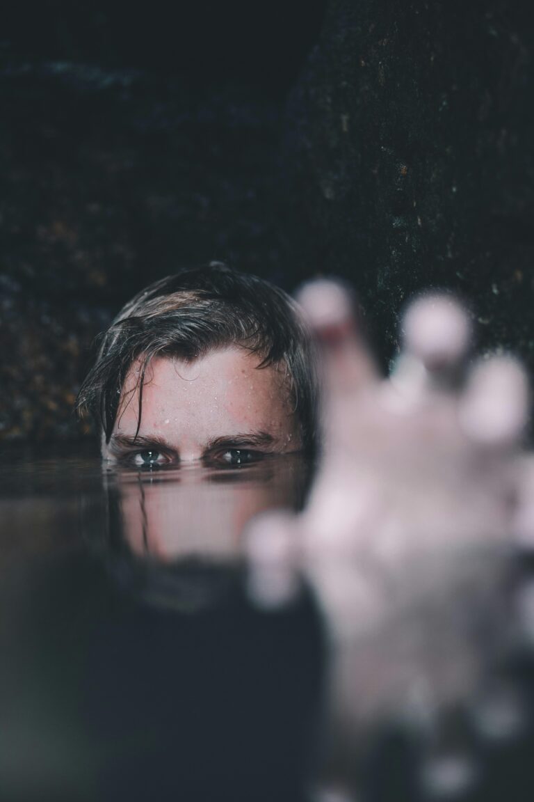 Gezonde grenzen stellen na narcistische mishandeling: zo doe je dat