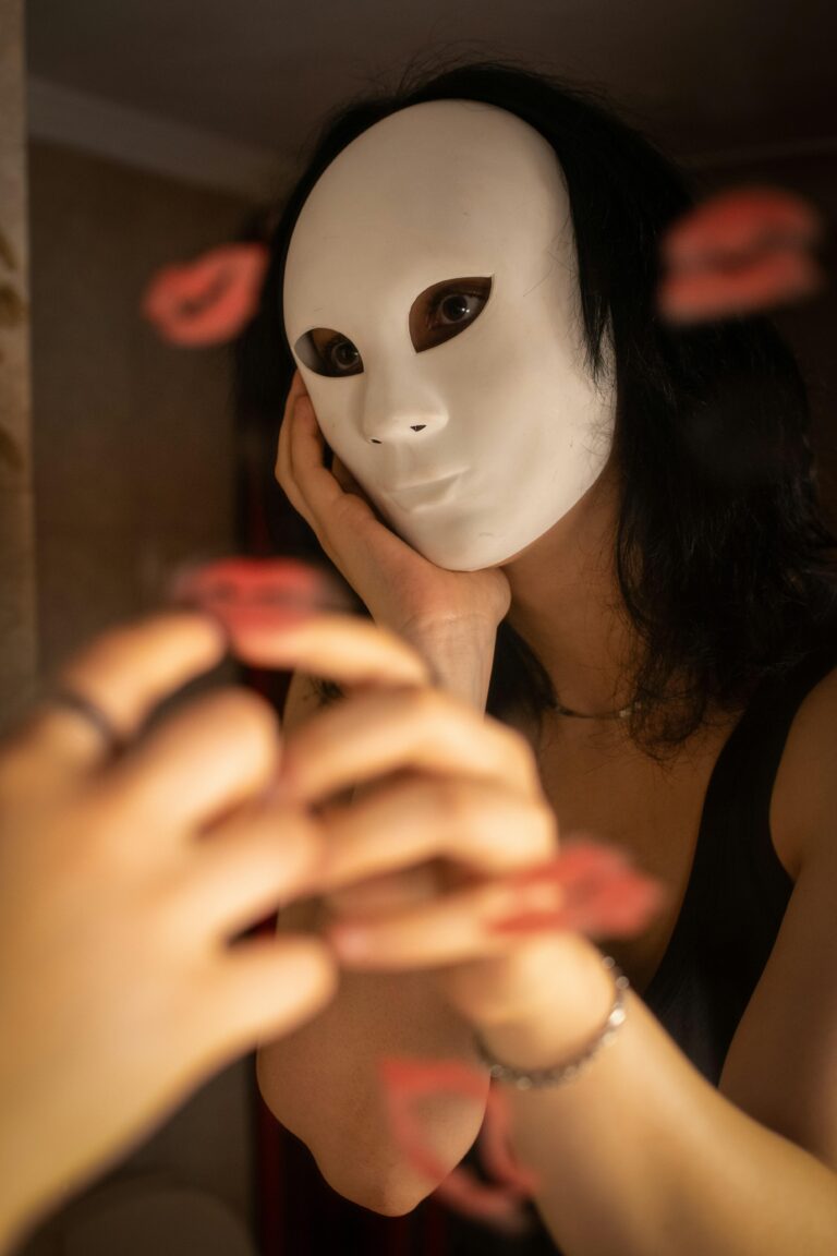 Overt vs Covert Narcisme: Ontdek de Verborgen Waarheid